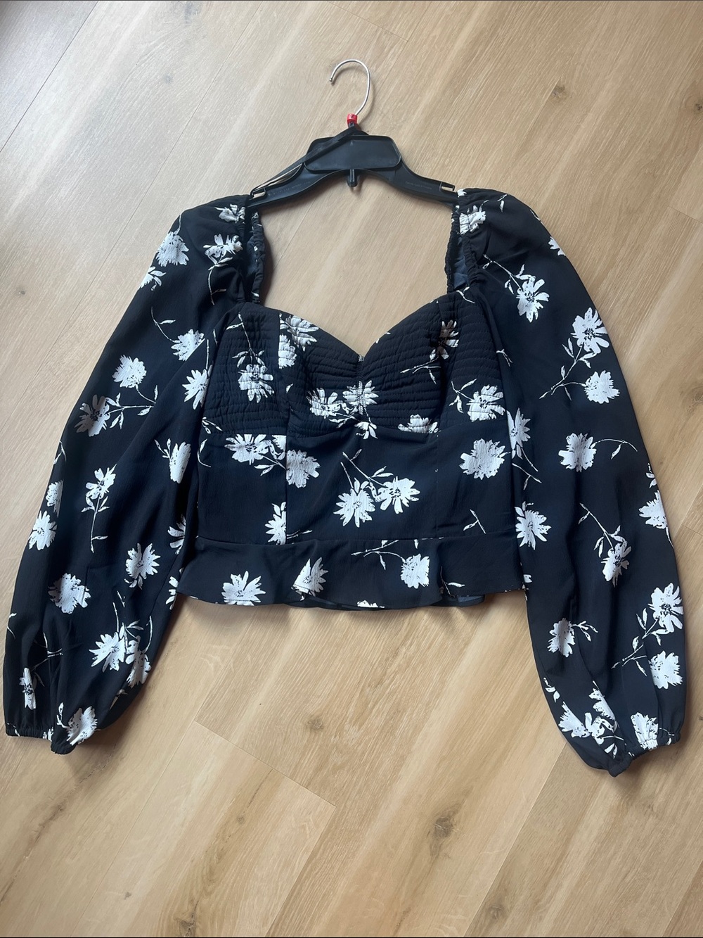 Black Floral Puff-Sleeve Cropped Blouse
